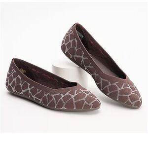 Sketchers Cleos Stretch Wildly Cute Giraffe Pattern Flats Machine Washable 6.5